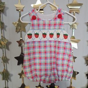 Baby BOUTIQUE Stawberry BUBBLE Smocked outfit sz 6mon. Pastels